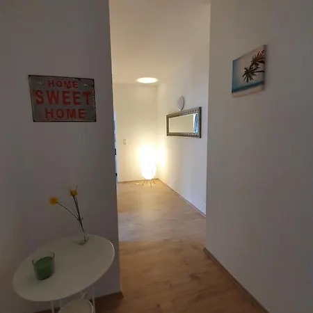 Eddy's Vegas Apartment *